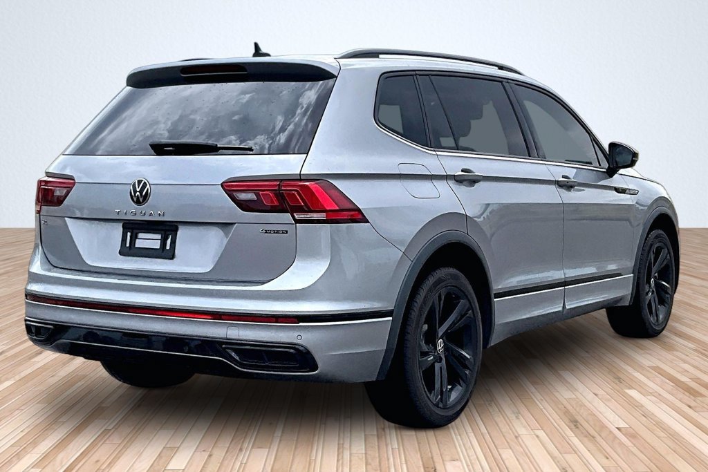 Used 2023 Volkswagen Tiguan SE R-Line AWD/4WD image 2