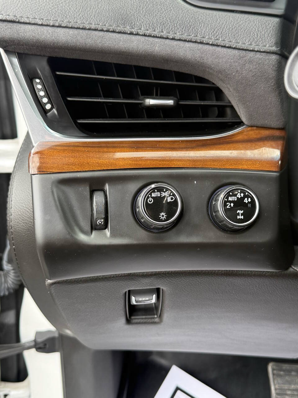 Used 2016 Cadillac Escalade Premium AWD/4WD image 11