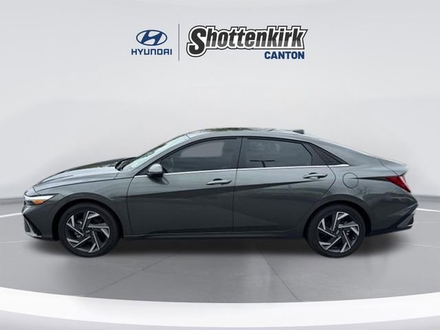 Used 2025 Hyundai Elantra Limited image 8