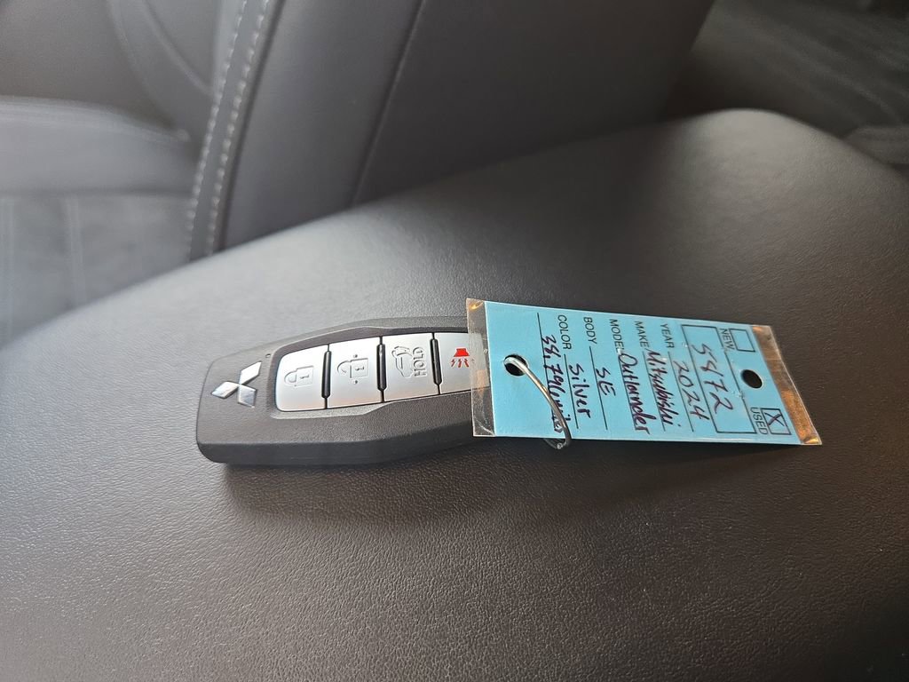 Used 2024 Mitsubishi Outlander SE image 30
