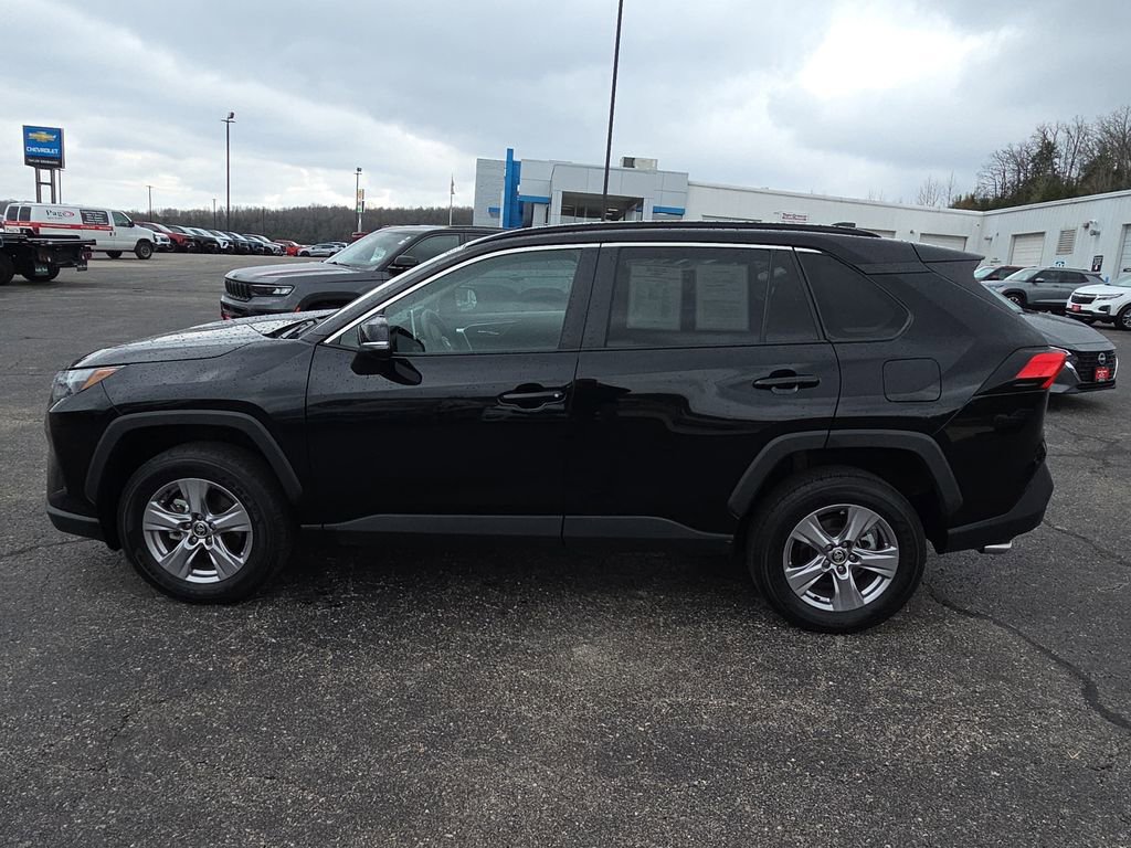 Used 2025 Toyota RAV4 XLE FWD image 5