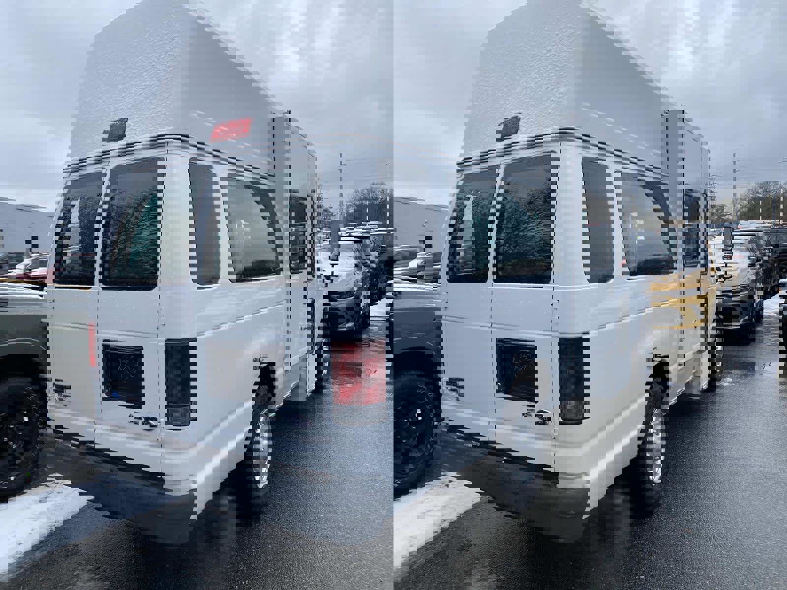 Used 2011 Ford E-350 and Econoline 350 Extended Super Duty w/ PWR Group image 3