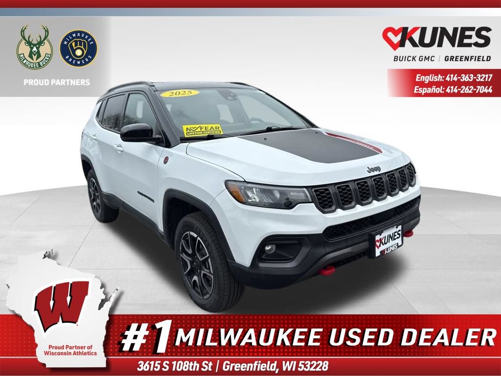 Used 2025 Jeep Compass Trailhawk AWD/4WD image 1