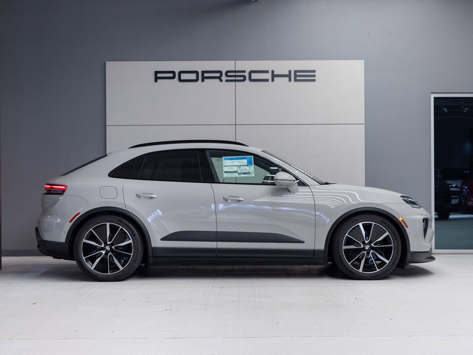 Certified 2026 Porsche Macan 4 Electric AWD/4WD image 8