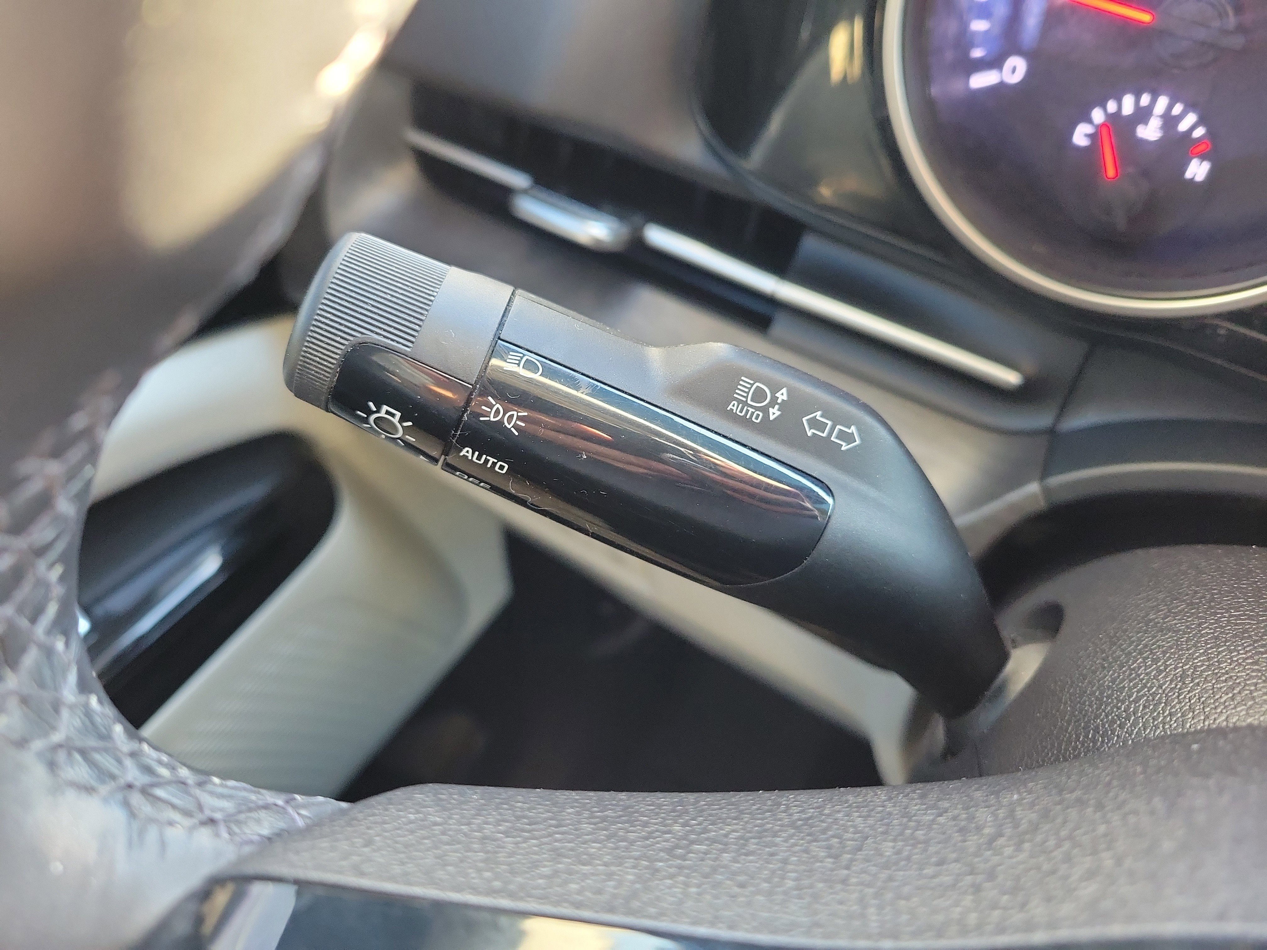 Certified 2022 Kia Carnival EX image 29