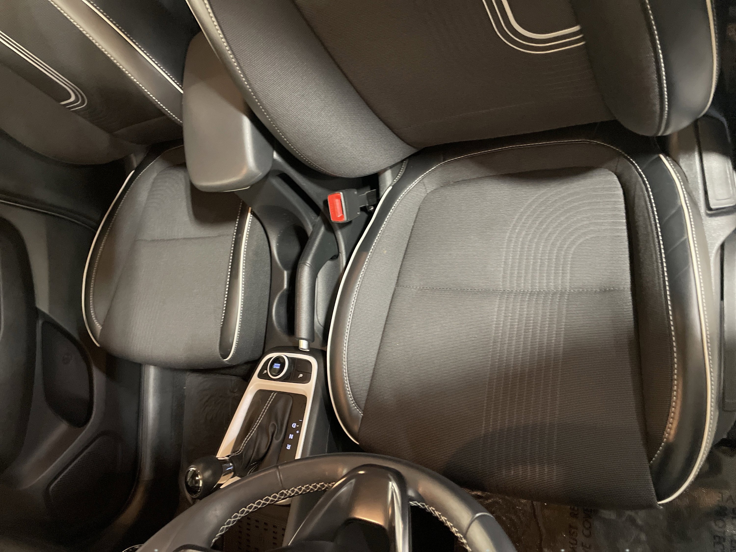 Used 2023 Hyundai Venue Limited w/ Cargo Package image 15