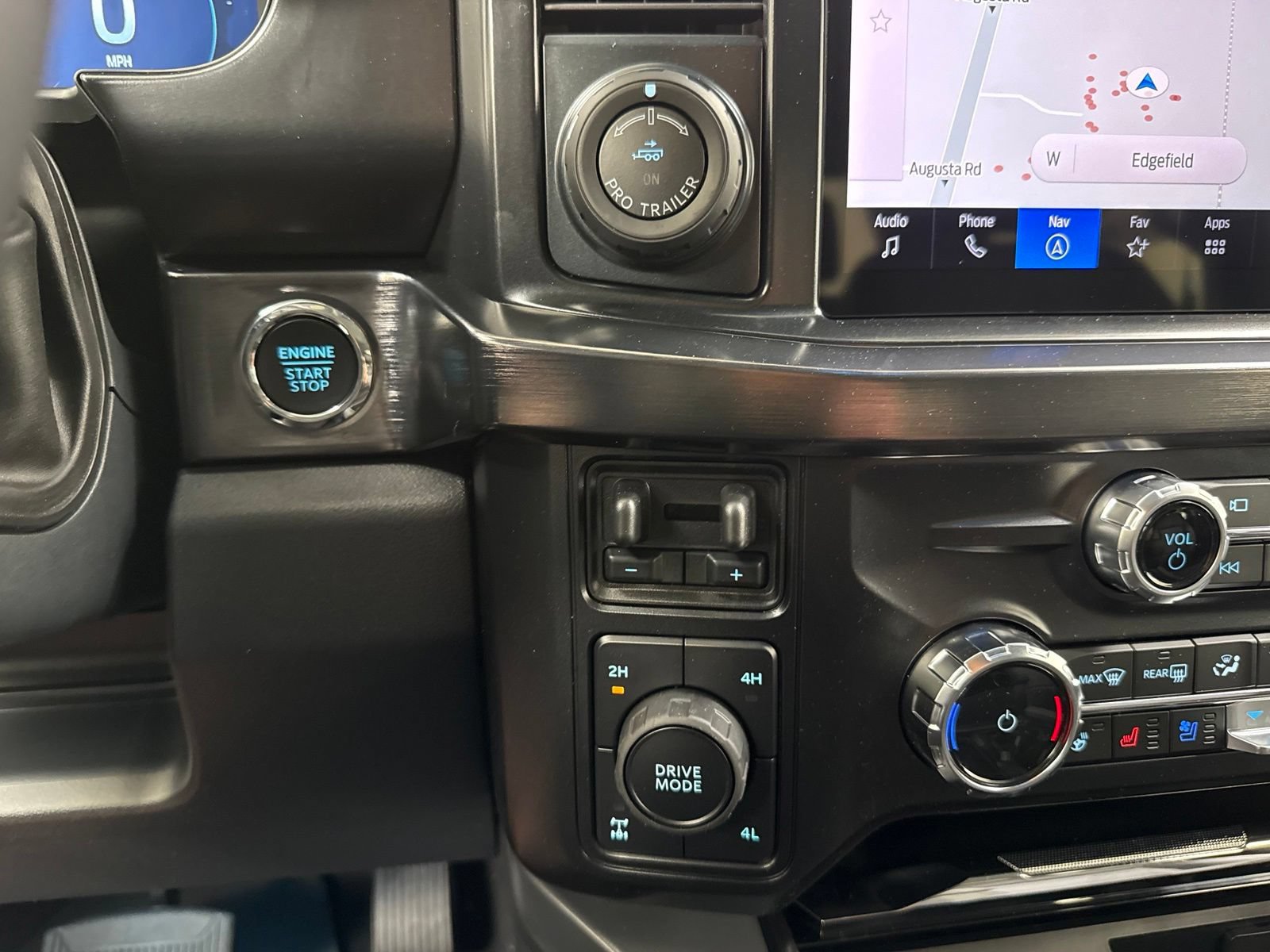 New 2026 Ford F250 Lariat w/ Black Appearance Package AWD/4WD image 30