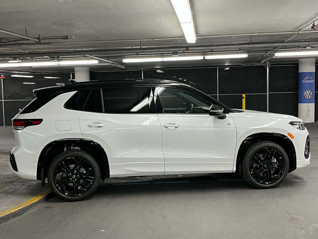 New 2026 Volkswagen Tiguan SE R-Line image 40