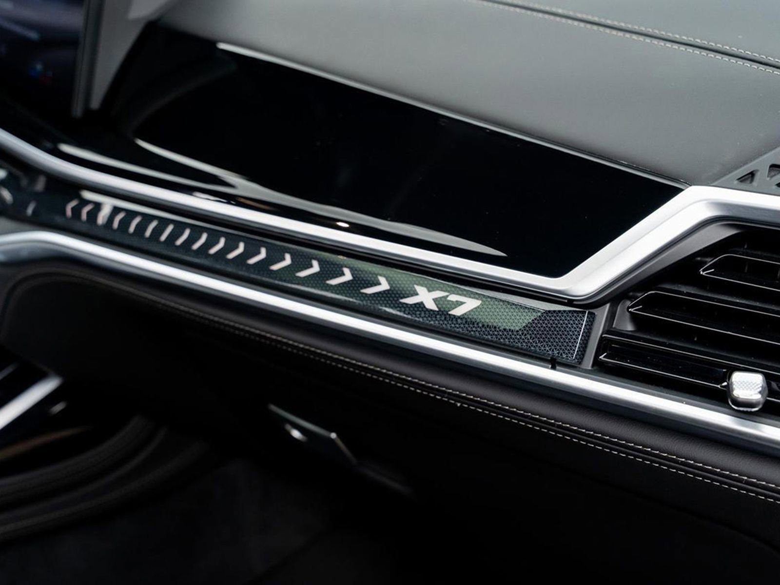 Used 2023 BMW X7 xDrive40i w/ Premium Package image 52