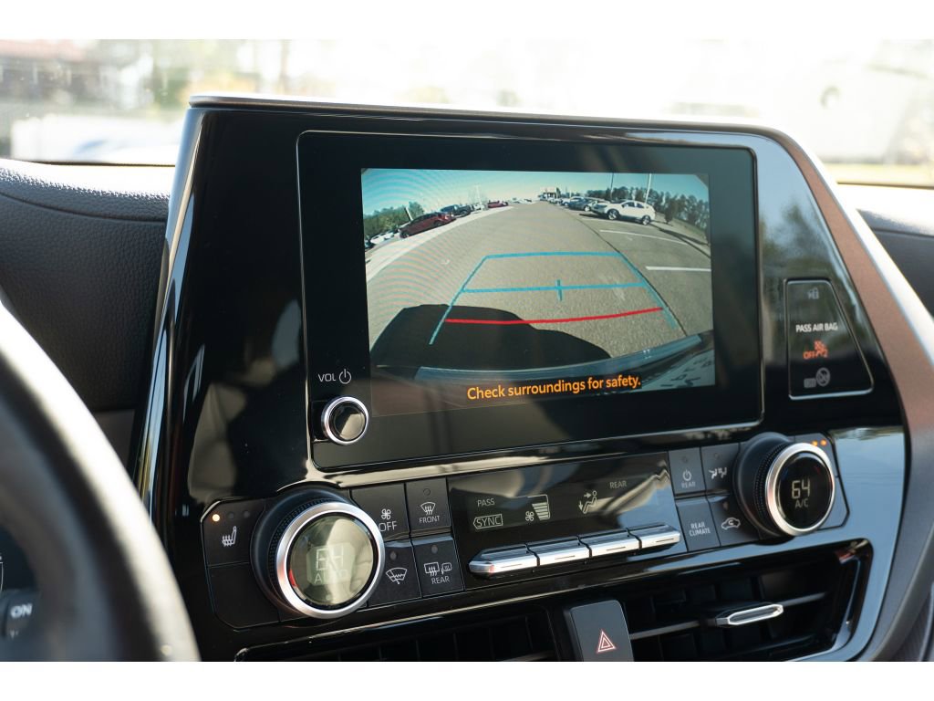 Used 2023 Toyota Highlander XLE image 24