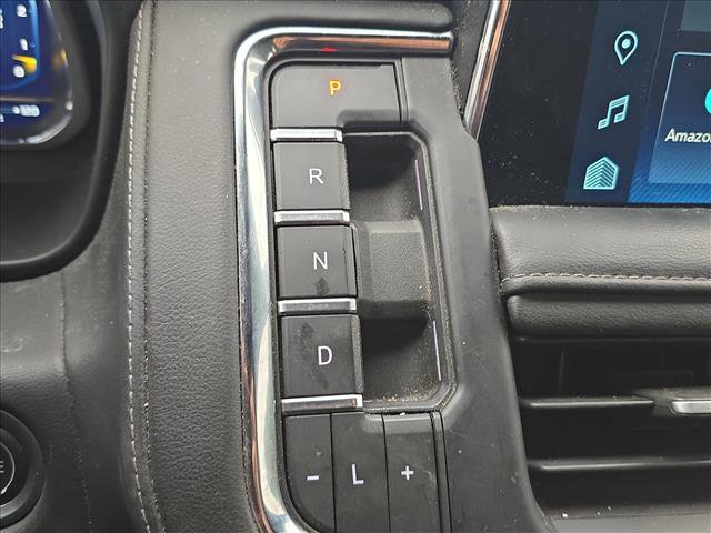 Used 2022 Chevrolet Suburban Z71 w/ Luxury Package image 11