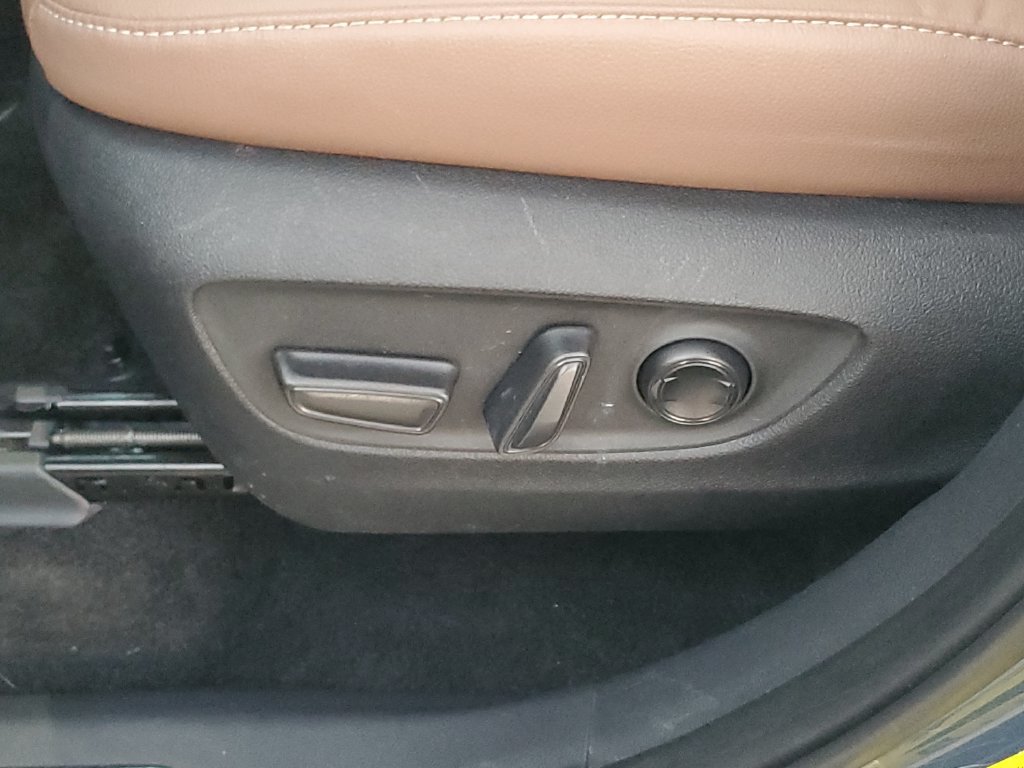 Used 2024 Toyota Grand Highlander AWD image 16