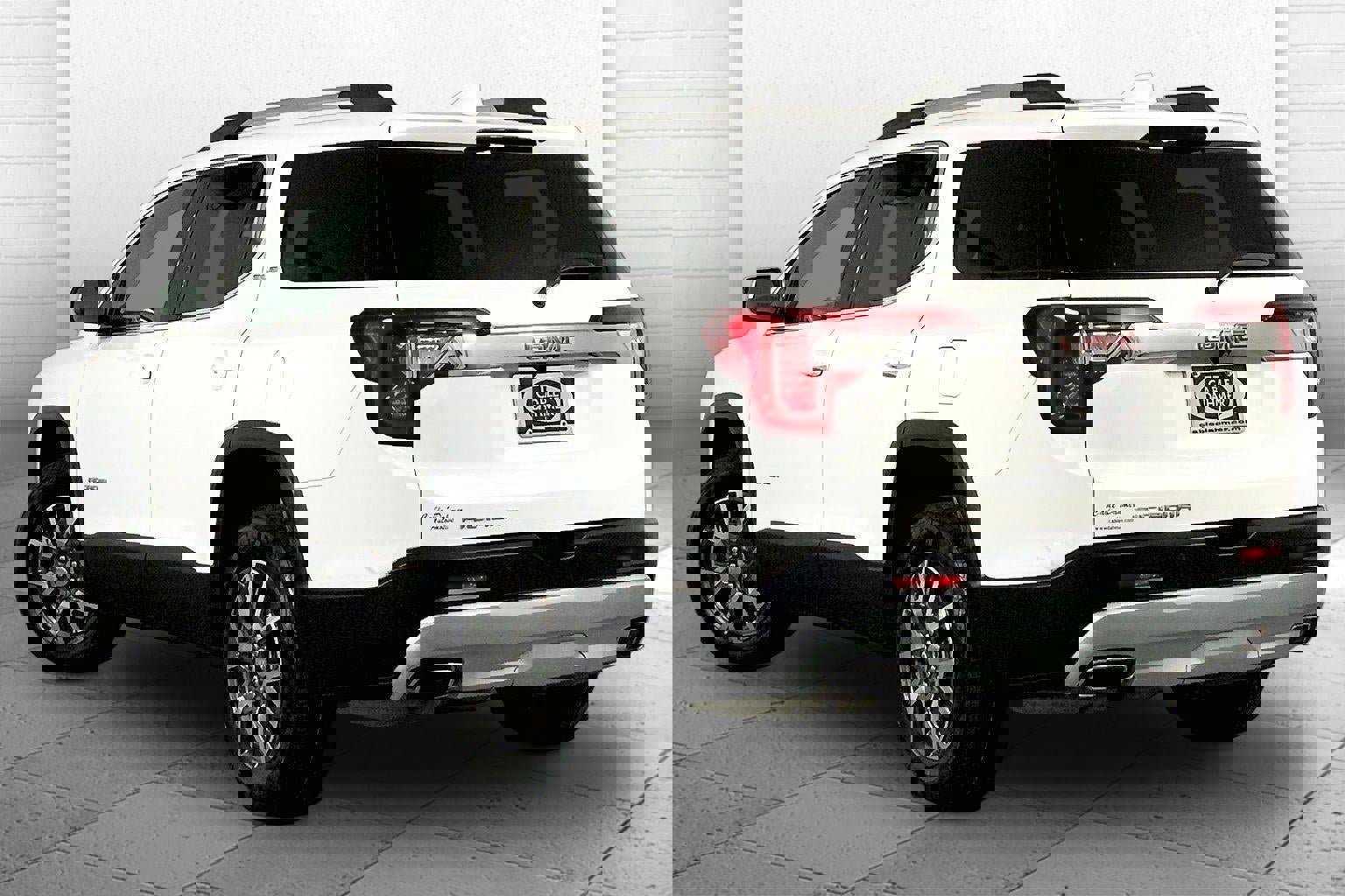 Used 2023 GMC Acadia SLE w/ Driver Convenience Package image 11