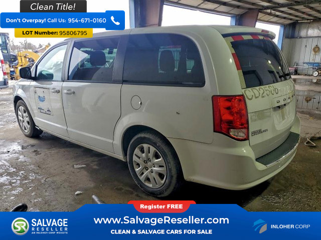 Used 2018 Dodge Grand Caravan SE image 3