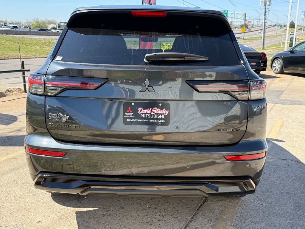 New 2026 Mitsubishi Outlander LE image 11
