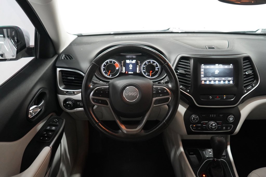 Used 2020 Jeep Cherokee Latitude Lux w/ Comfort/Convenience Group FWD image 15