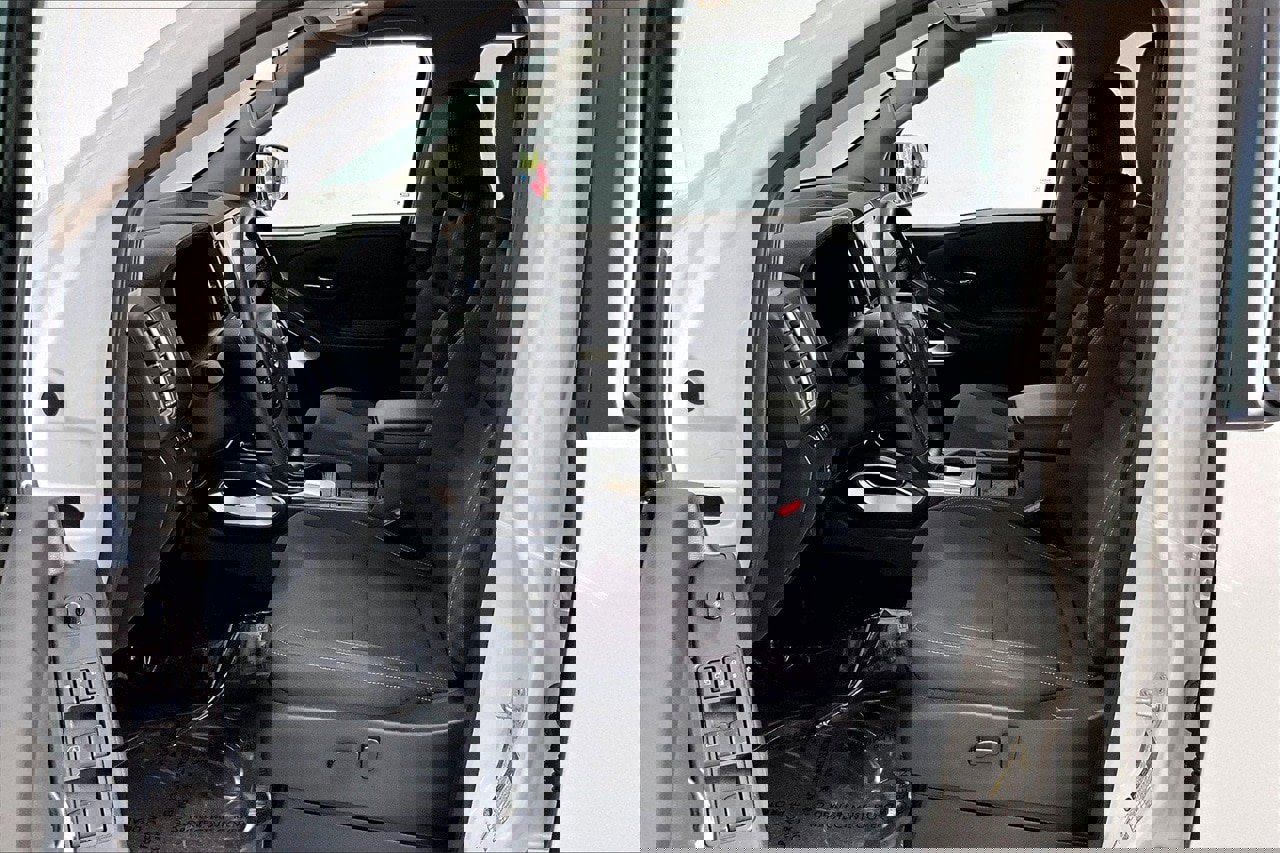 Used 2023 Nissan Frontier SV w/ SV Convenience Package image 18