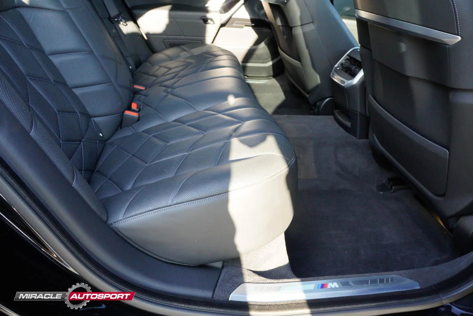 Used 2023 BMW 760i xDrive AWD/4WD image 38