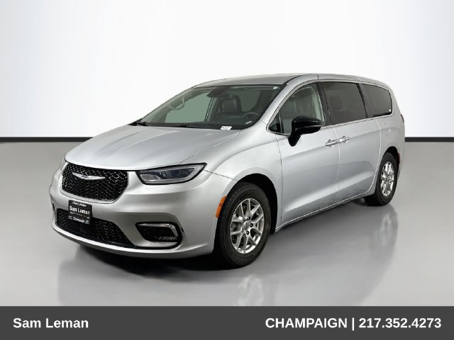 Used 2024 Chrysler Pacifica Touring-L FWD image 3
