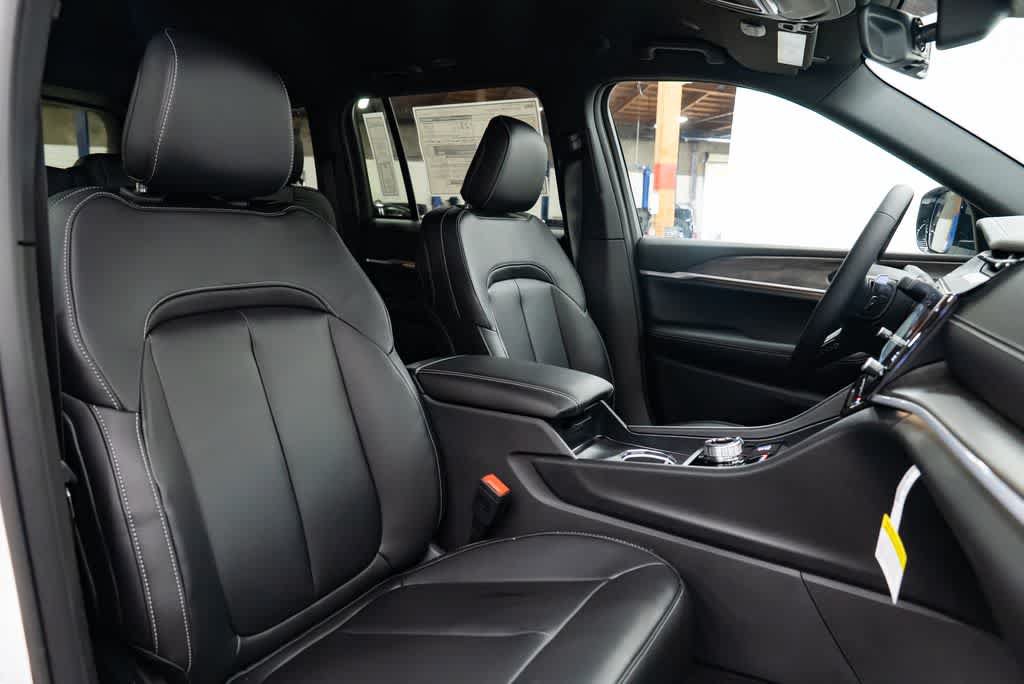 New 2026 Jeep Grand Cherokee Limited AWD/4WD image 32