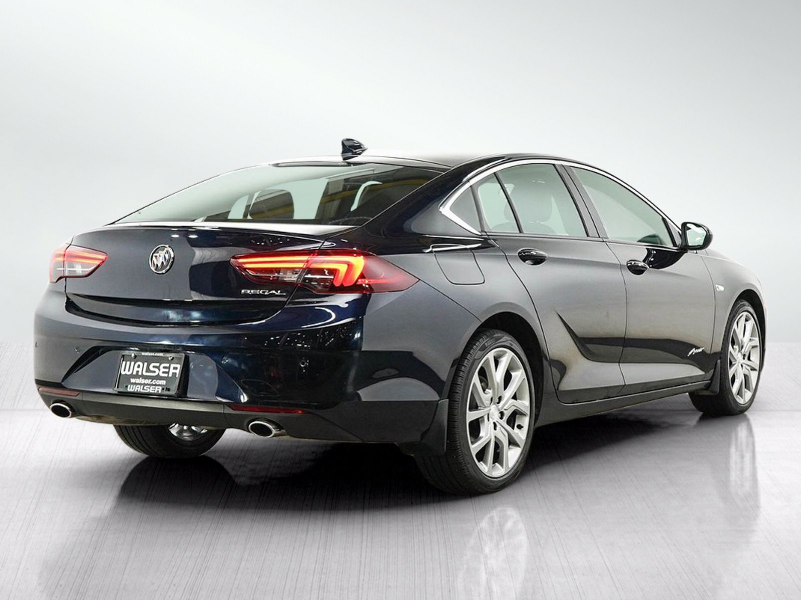 Used 2019 Buick Regal Avenir FWD image 5