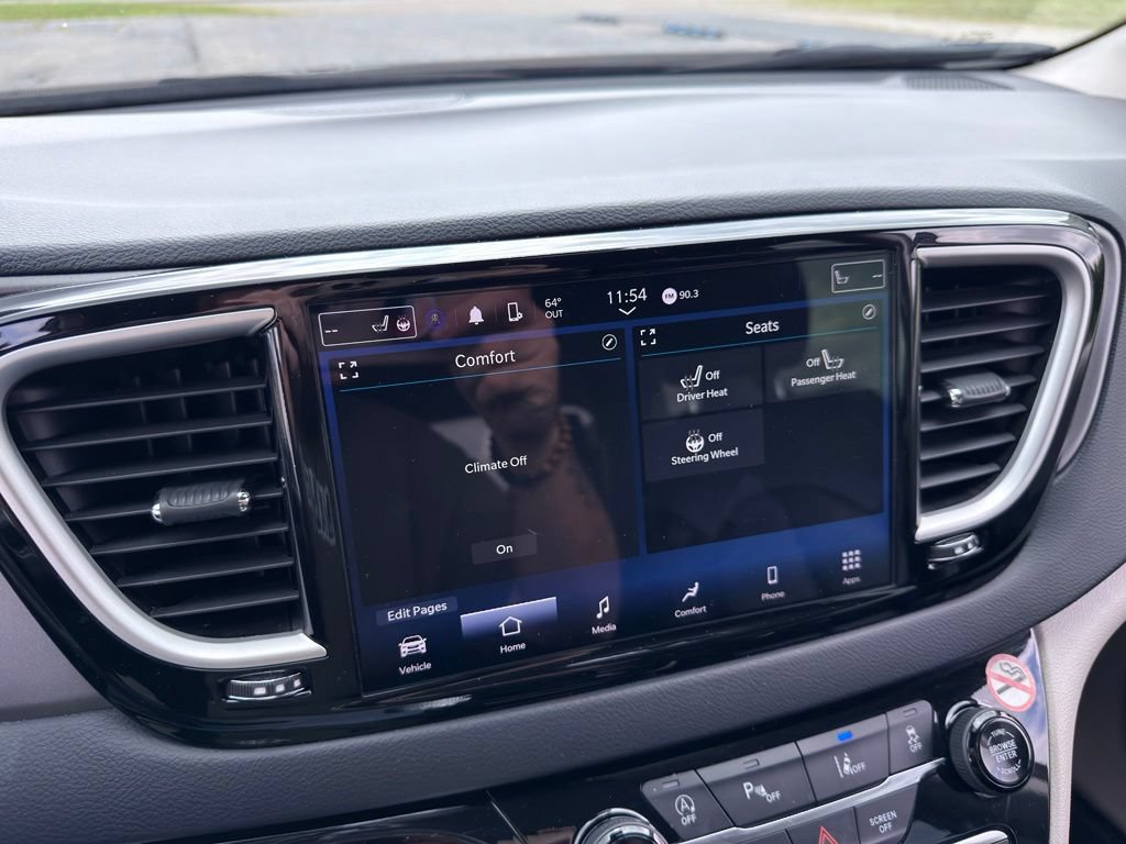 Used 2023 Chrysler Pacifica Touring-L FWD image 39
