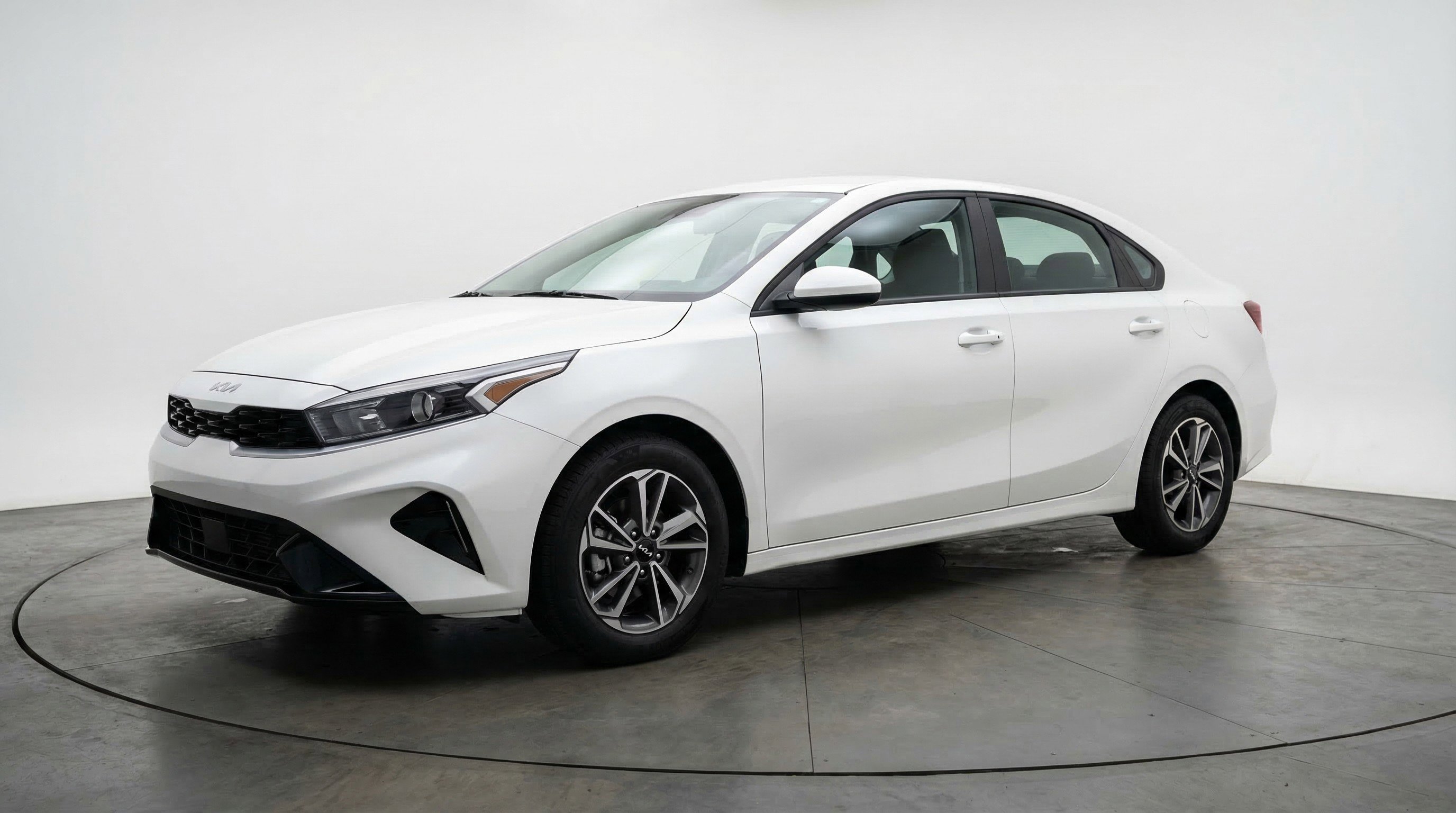 Used 2024 Kia Forte LXS FWD image 3