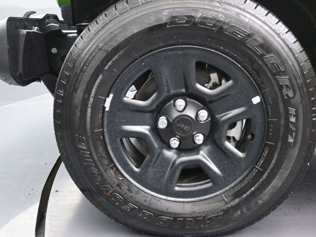 Used 2025 Jeep Gladiator Sport image 10