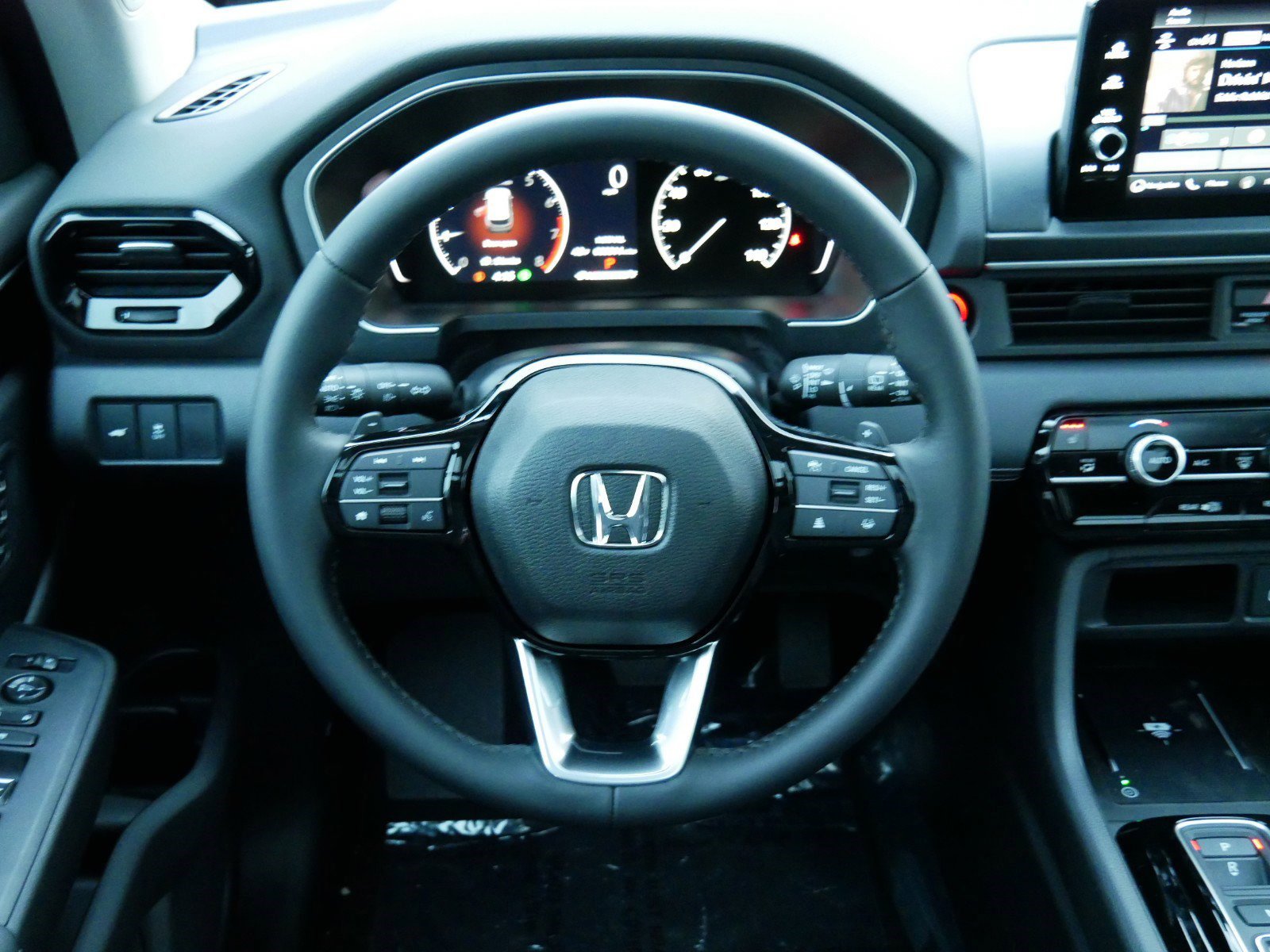 New 2025 Honda Pilot Touring image 9