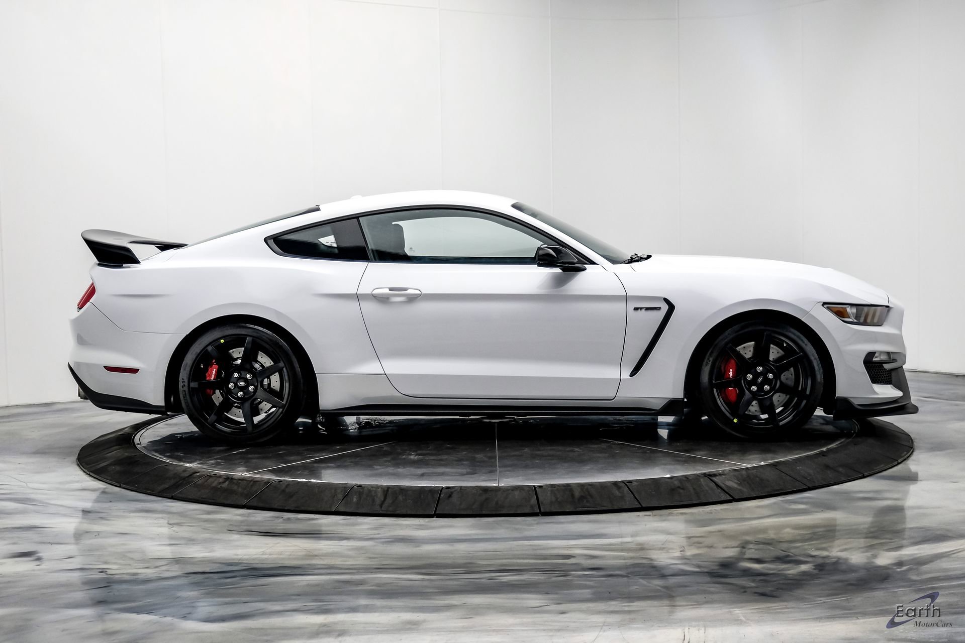Used 2016 Ford Mustang Shelby GT350R w/ GT350R Equipment Group 920A RWD image 20