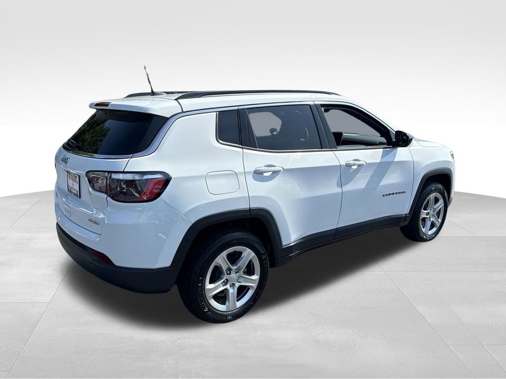 Used 2024 Jeep Compass Latitude image 8