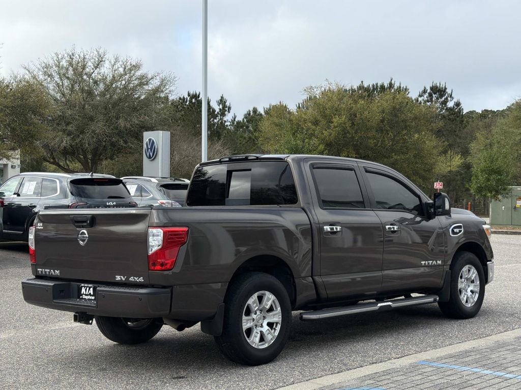 Used 2017 Nissan Titan SV image 5