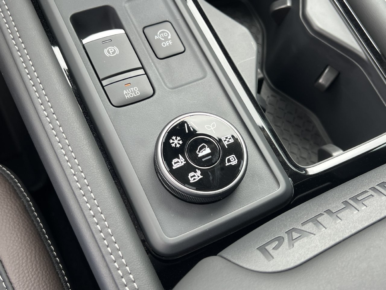 New 2026 Nissan Pathfinder Platinum AWD/4WD image 11