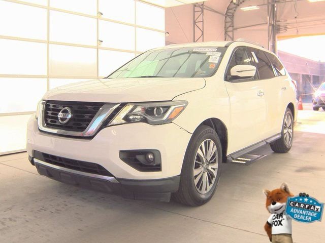 Used 2018 Nissan Pathfinder SV image 2