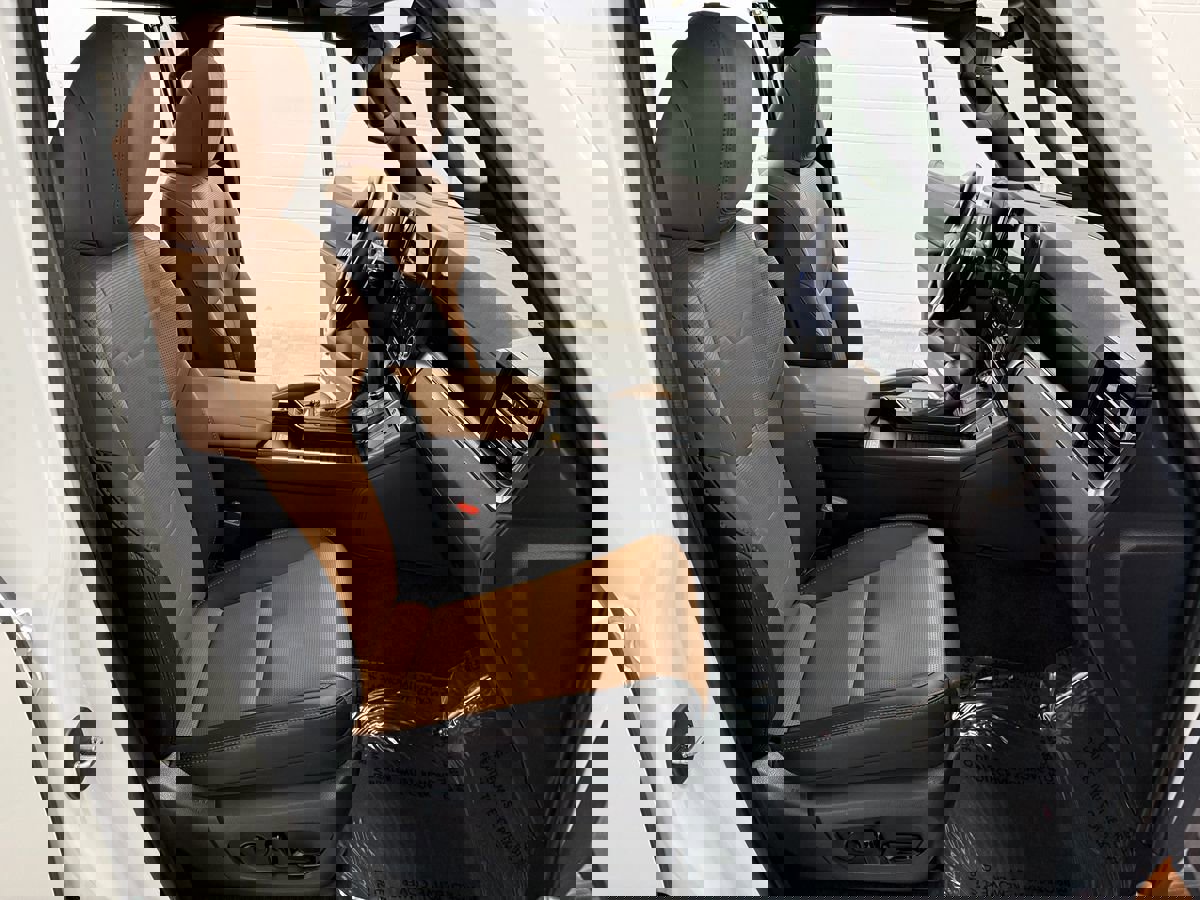 Used 2025 Lexus GX 550 w/ Accessory Package (2T) image 18