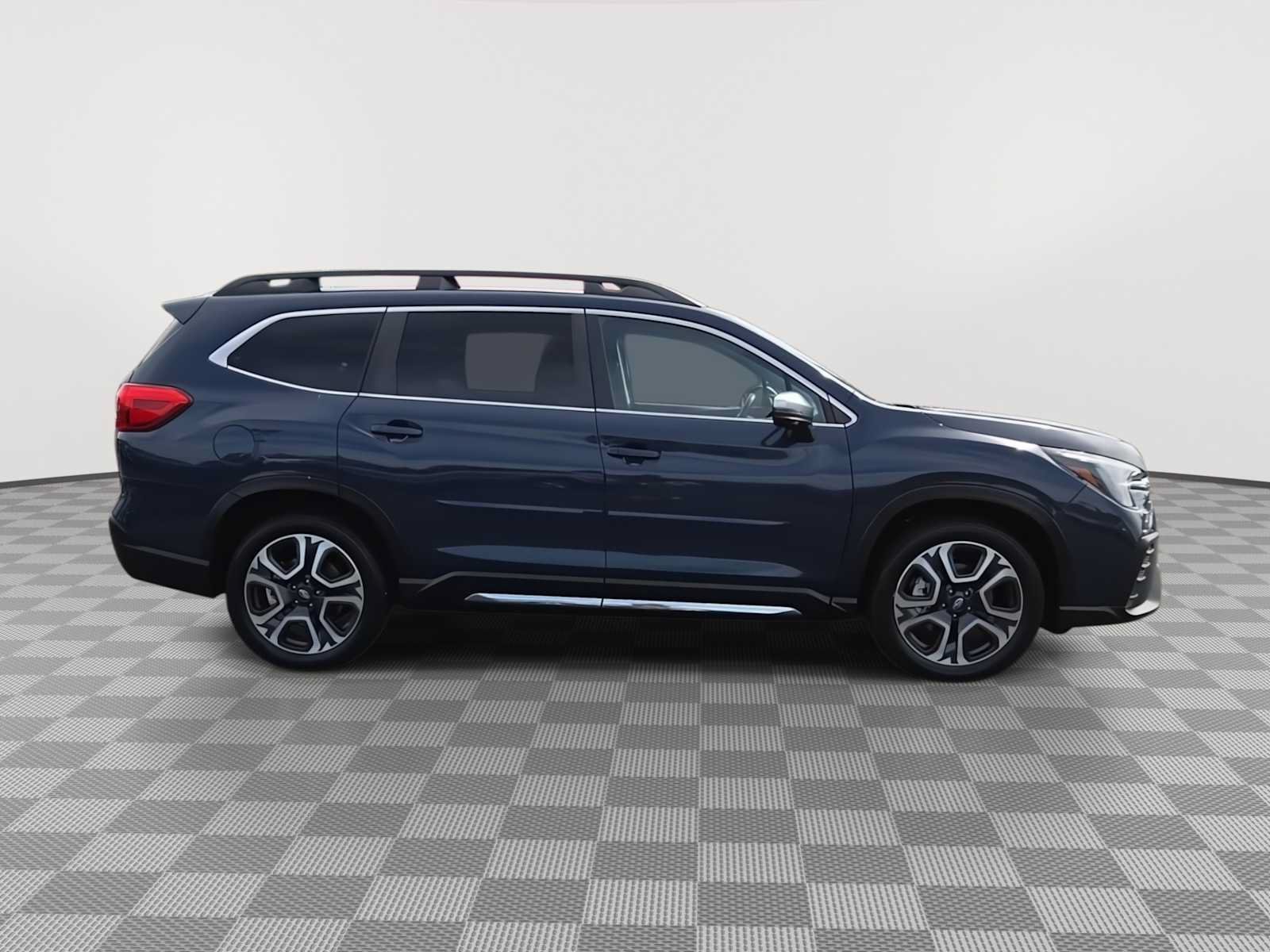 Used 2023 Subaru Ascent Limited w/ Technology Package AWD/4WD image 9