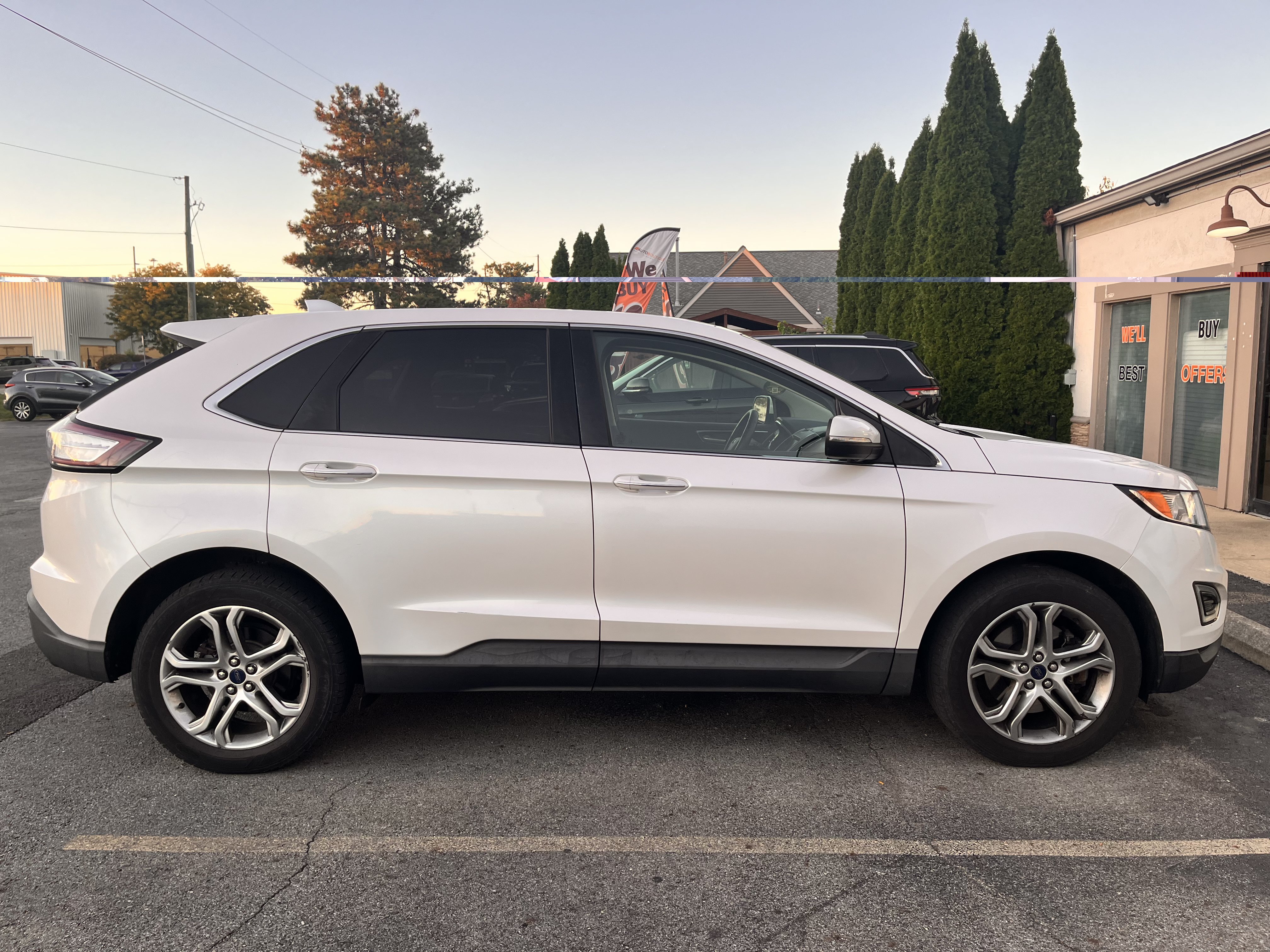 Used 2016 Ford Edge Titanium w/ Equipment Group 301A AWD/4WD image 4