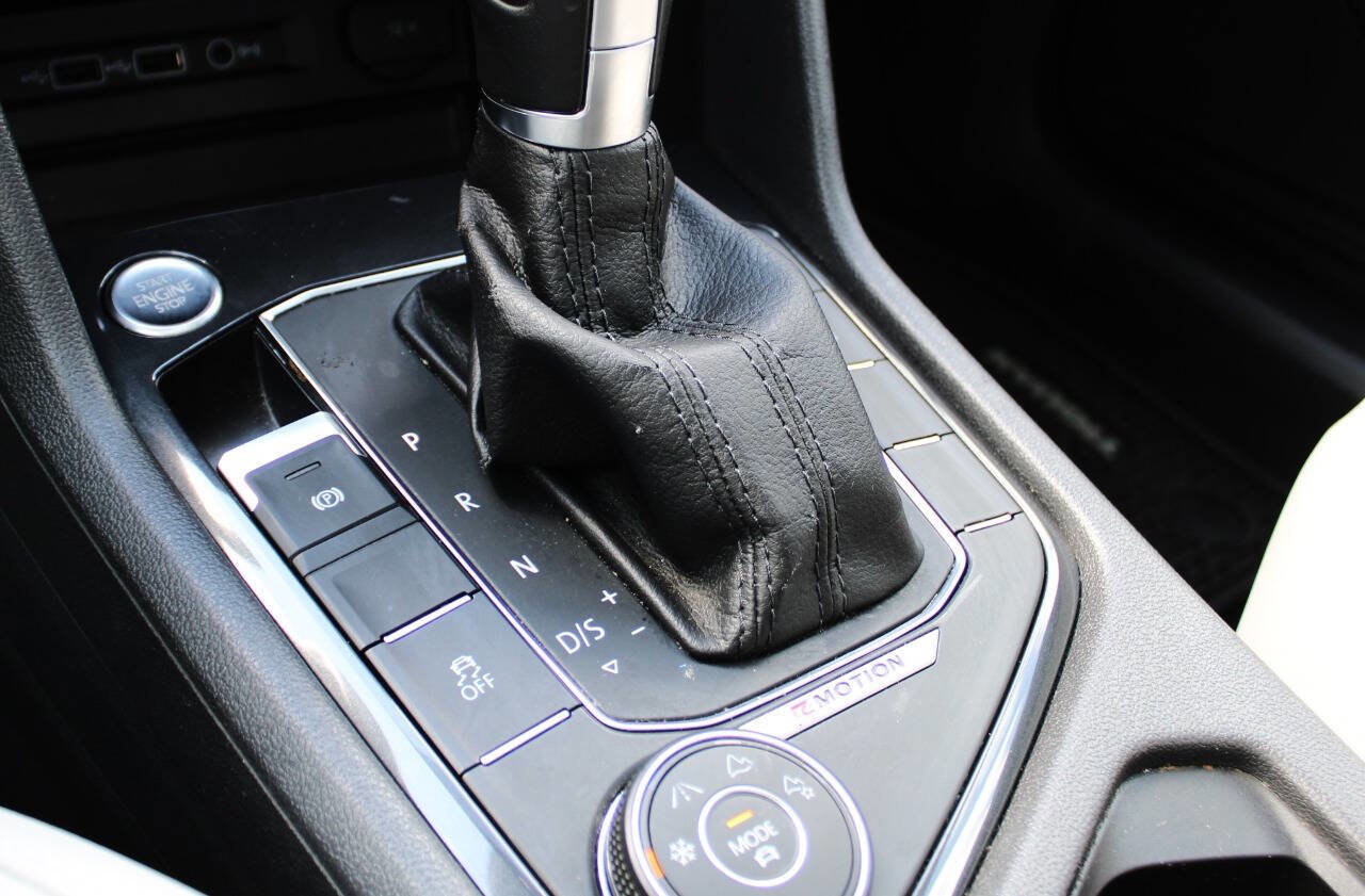Used 2018 Volkswagen Tiguan SE AWD/4WD image 22