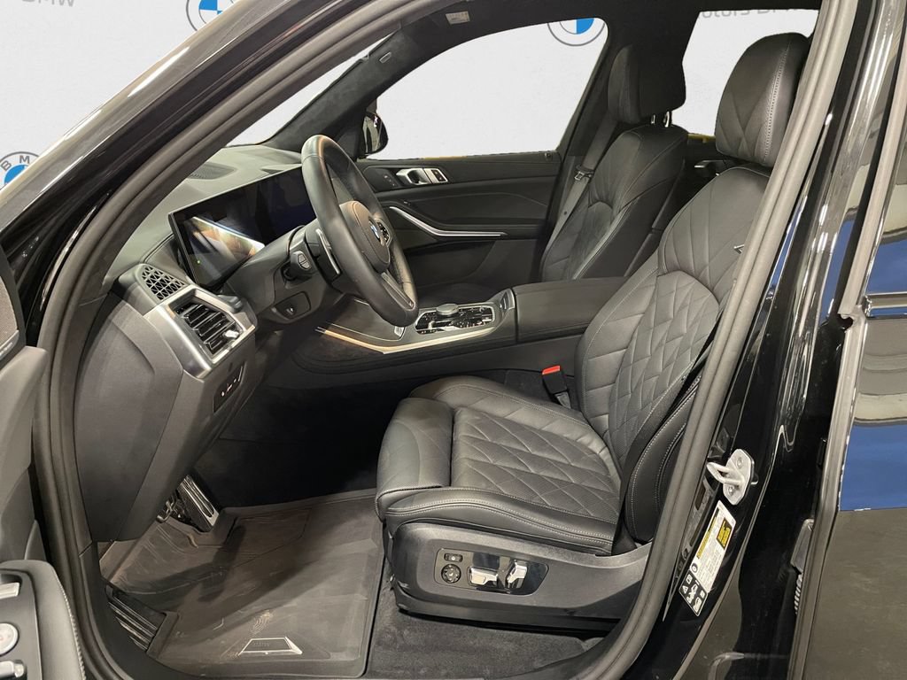 Used 2025 BMW X7 xDrive40i w/ M Sport Package AWD/4WD image 9
