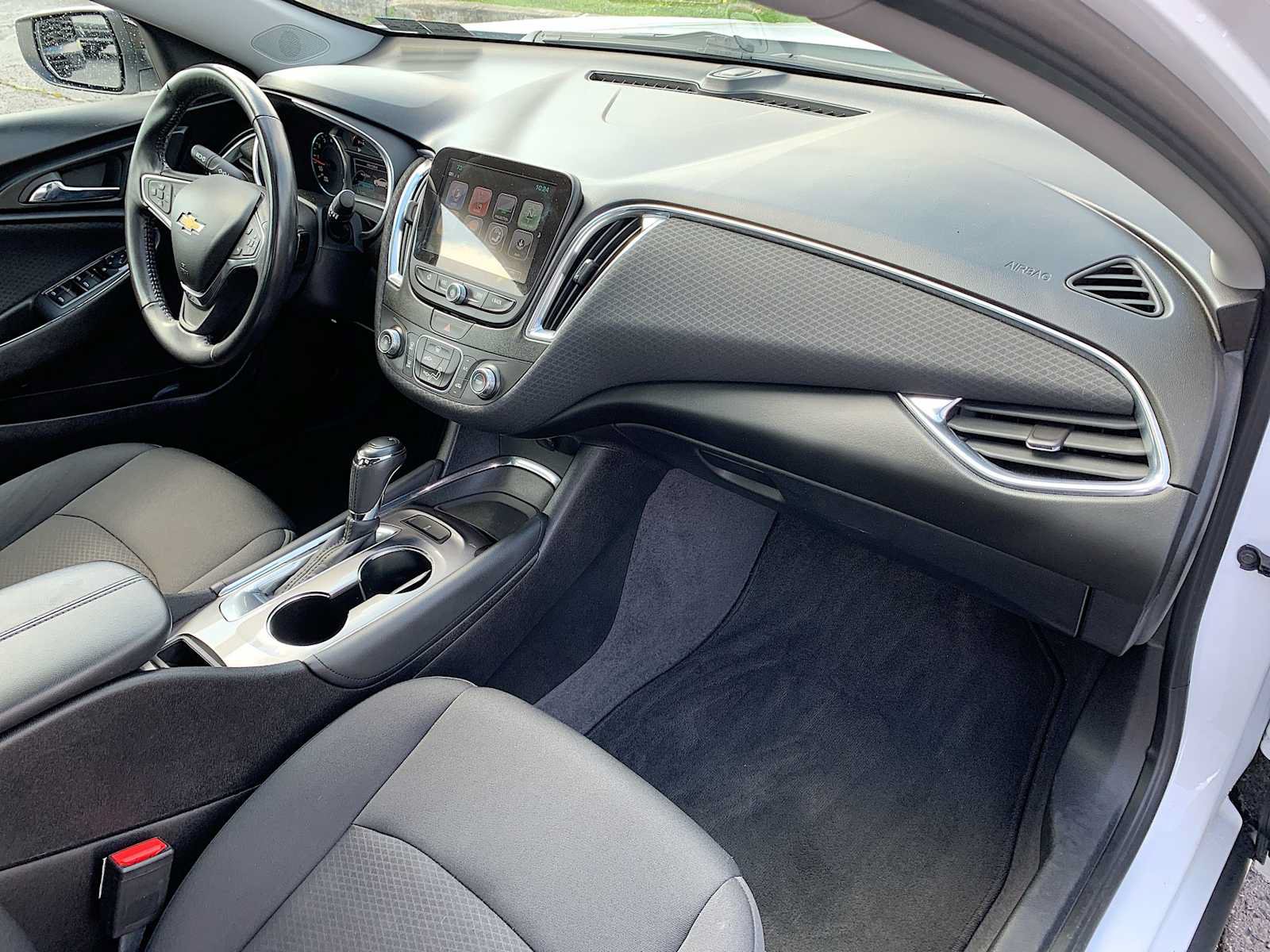 Certified 2018 Chevrolet Malibu LT w/ Redline Edition FWD image 28