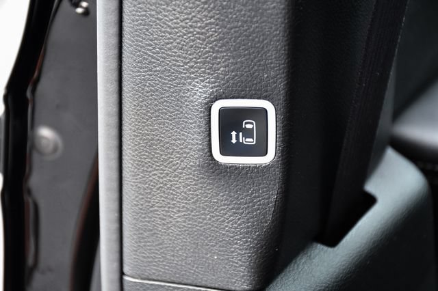 Used 2025 Chrysler Pacifica Limited FWD image 21