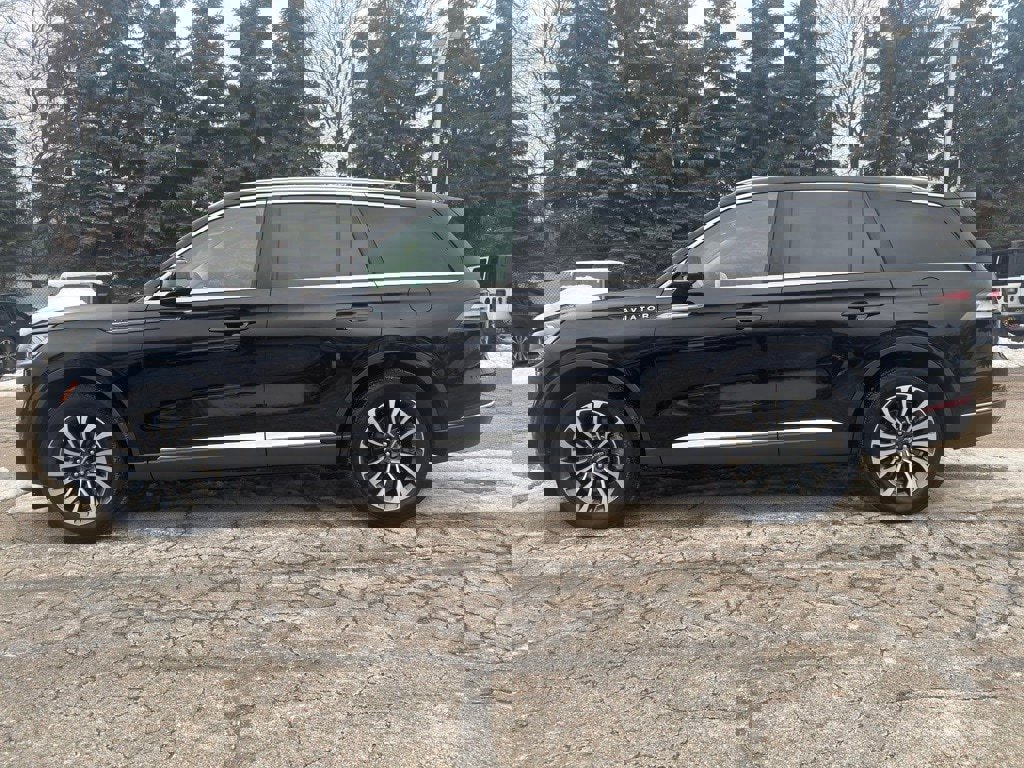 Used 2023 Lincoln Aviator AWD w/ Premium Package image 7