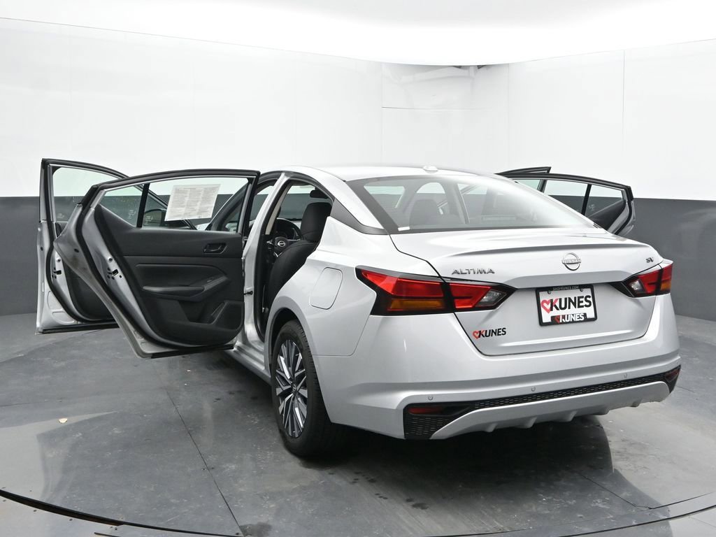 Used 2024 Nissan Altima 2.5 SV FWD image 49
