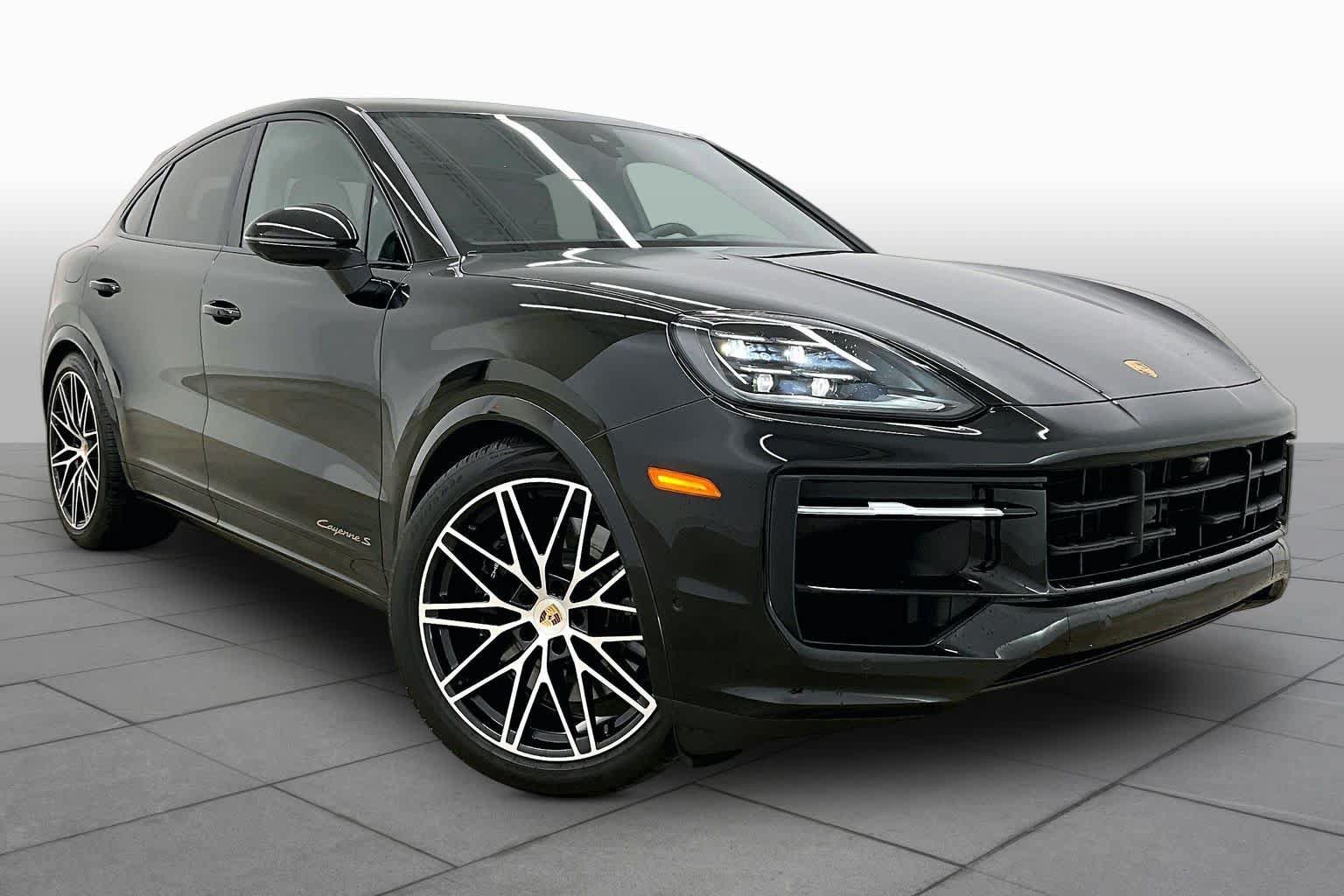 Used 2025 Porsche Cayenne S AWD/4WD image 3