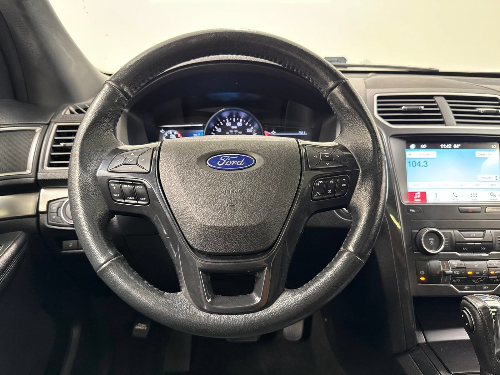 Used 2018 Ford Explorer XLT w/ Equipment Group 202A FWD image 22
