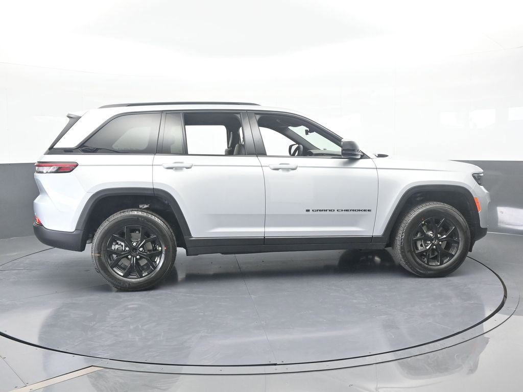 New 2025 Jeep Grand Cherokee Altitude image 7