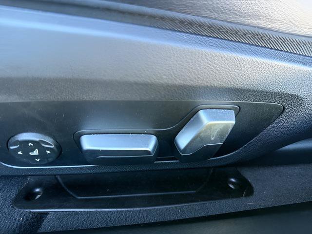 Used 2024 BMW M440i Convertible w/ Premium Package image 11