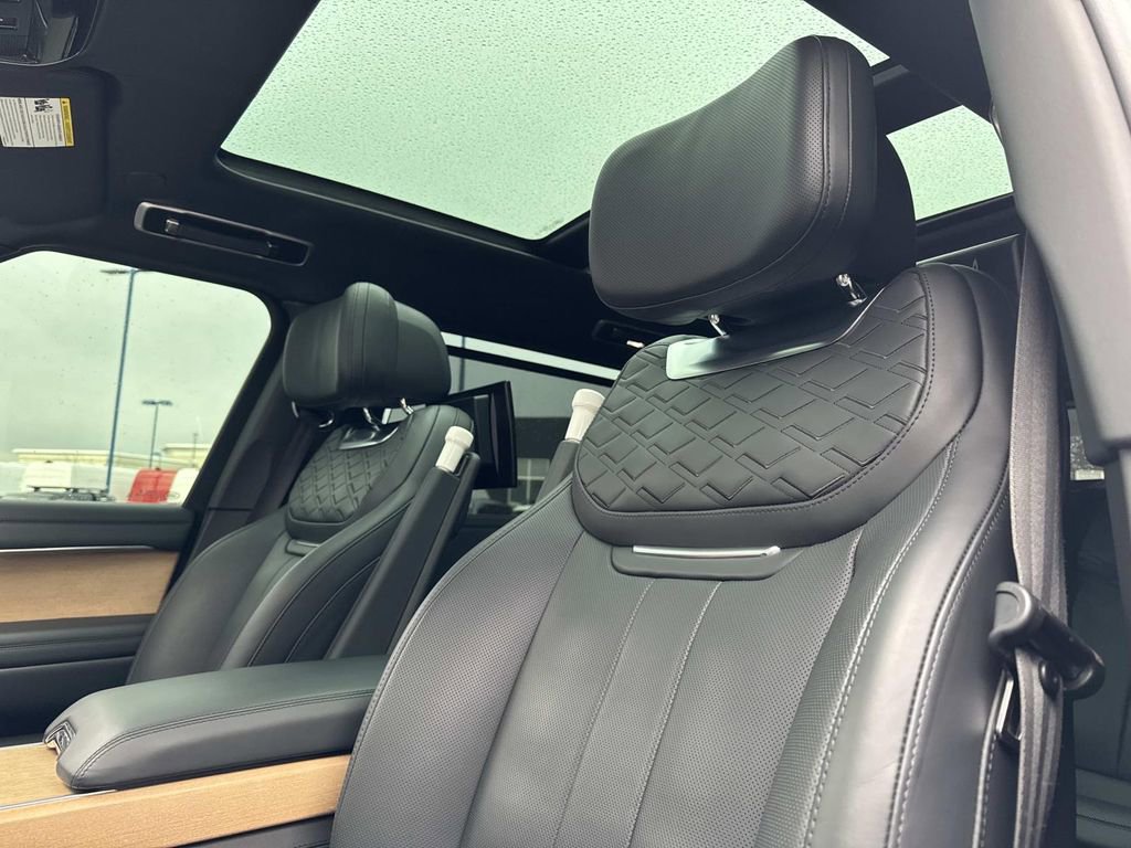Used 2023 Land Rover Range Rover SV AWD/4WD image 22