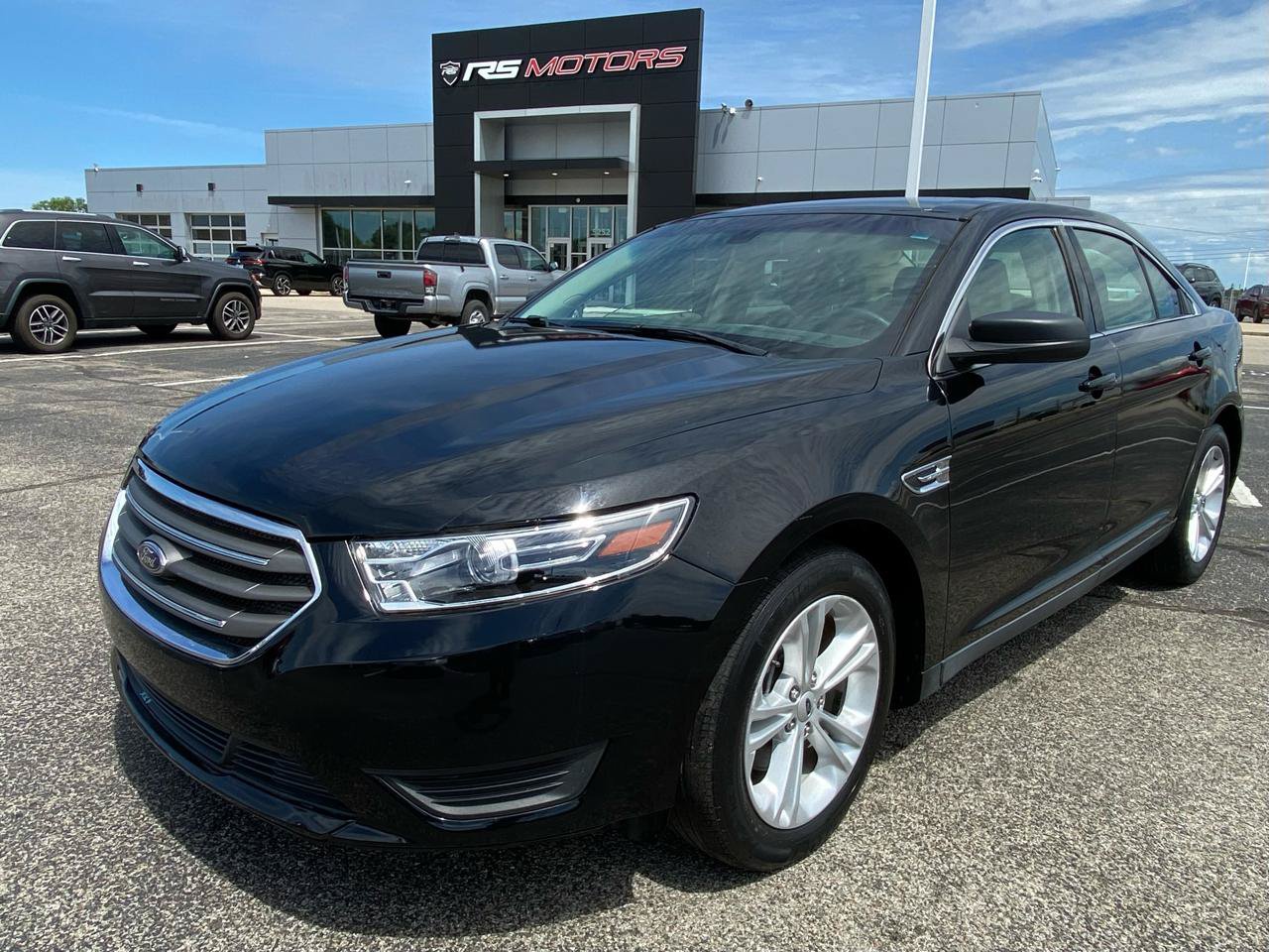 Used 2017 Ford Taurus SE FWD image 7