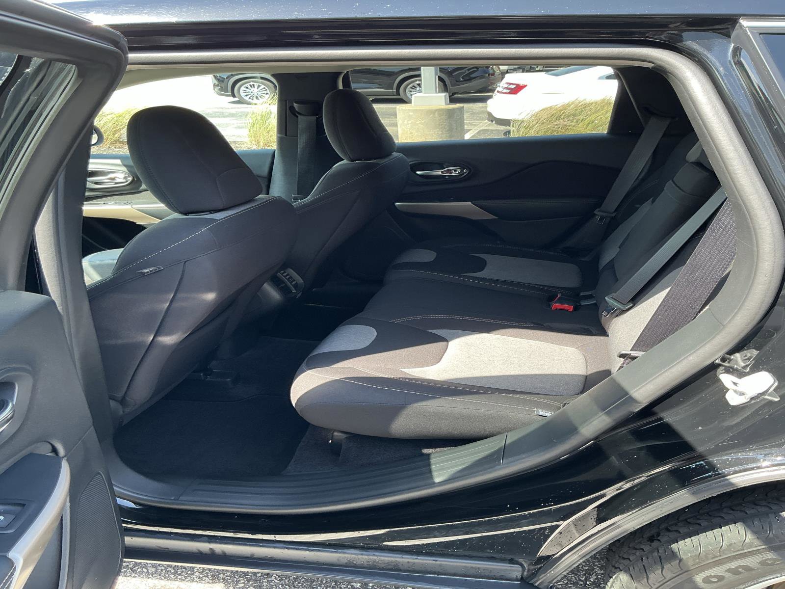 Used 2018 Jeep Cherokee Latitude image 23